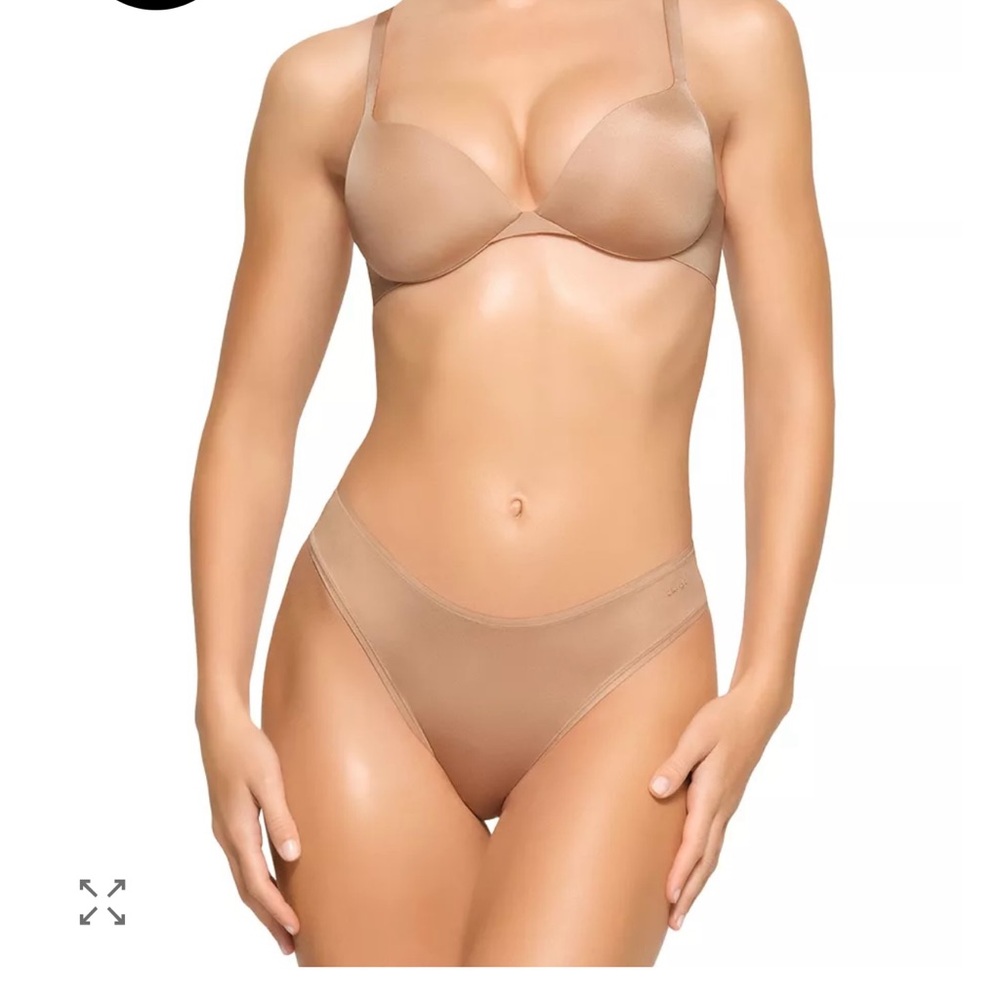 Skims Ultimate Push-up Plunge Bra brand new with tags size 34C in color Clay